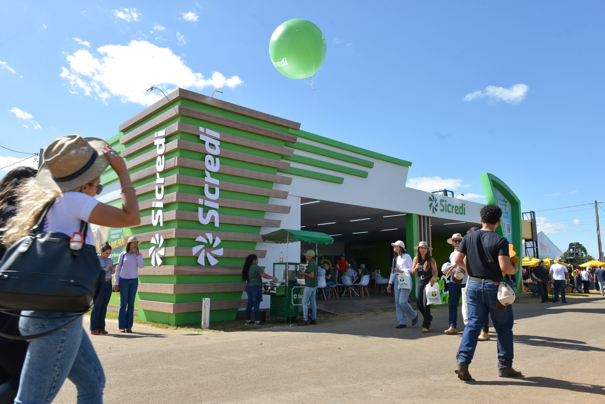 Sicredi Planalto Central marca presença na AgroBrasília 2025 levando inovação, relacionamento e oportunidades de carreira aos visitantes